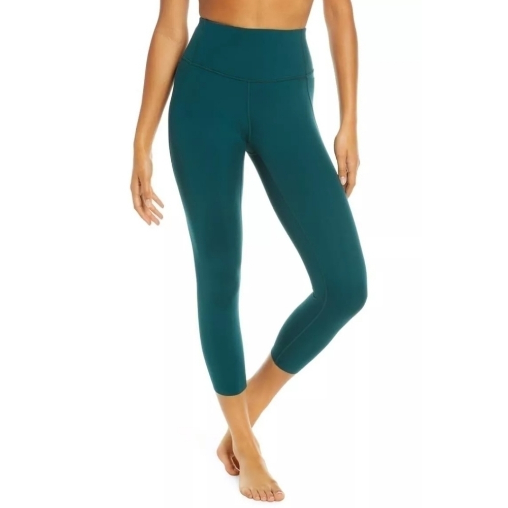 Zella High Waisted Side Pockets Cropped Forest Green Leggings